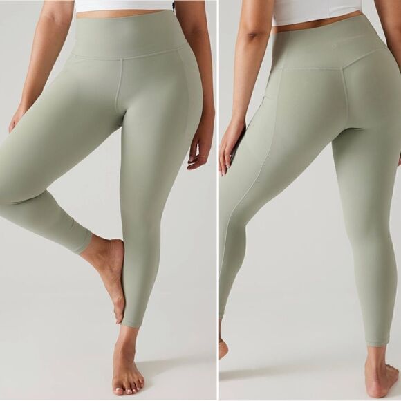 Athleta Salutation Stash Pocket II Capri Leggings - Picture 1 of 13